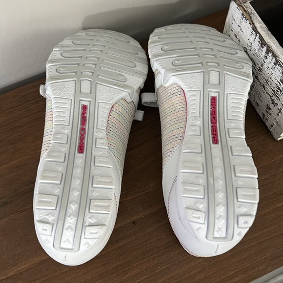 SKETCHERS SHOES white with pink trim  size 8 - Picture 5 of 5